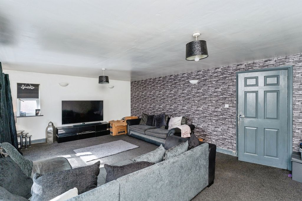 Property photo 3 of 21 Pbox-Img.Jpg