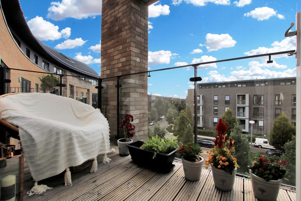 Property photo 3 of 11 Balcony