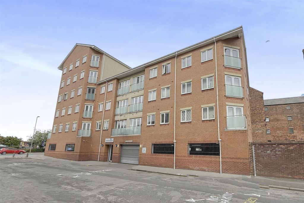 Property photo 1 of 10 Exernally