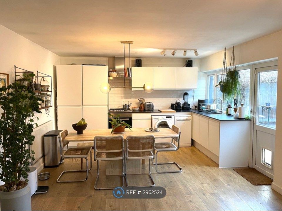 Property photo 2 of 9 Kitchen/Dinner