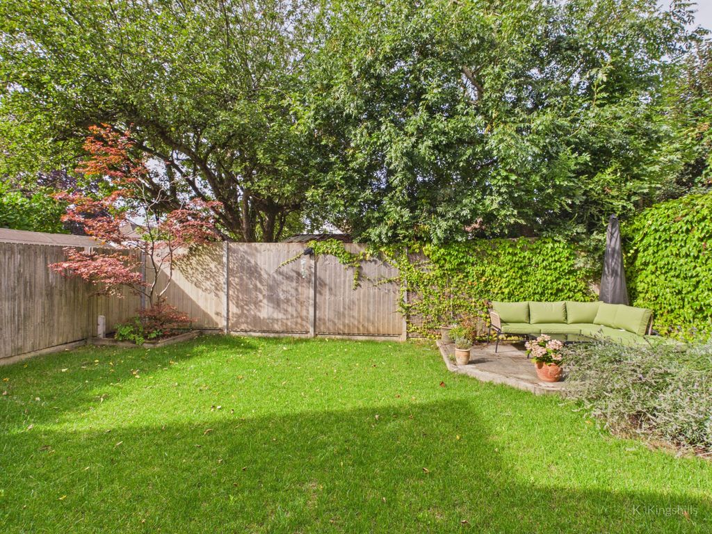Property photo 3 of 18 Cam01920G0-Pr0176-Still004