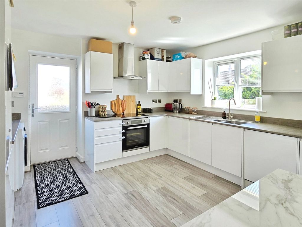 Property photo 3 of 21 Dining Kitchen
