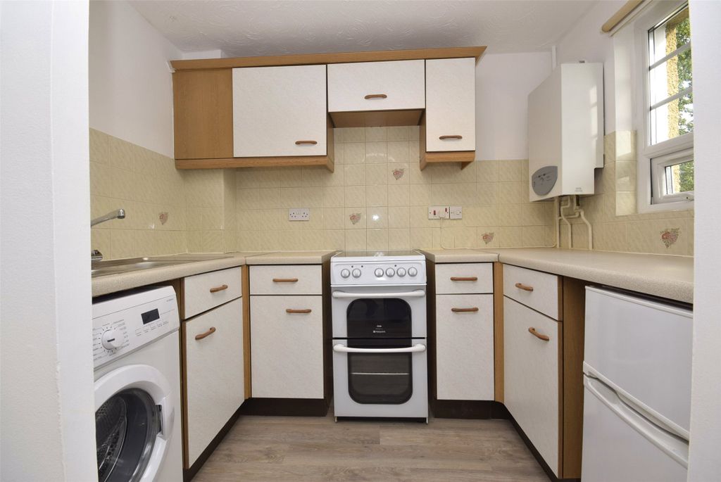 Property photo 3 of 9 Kitchen