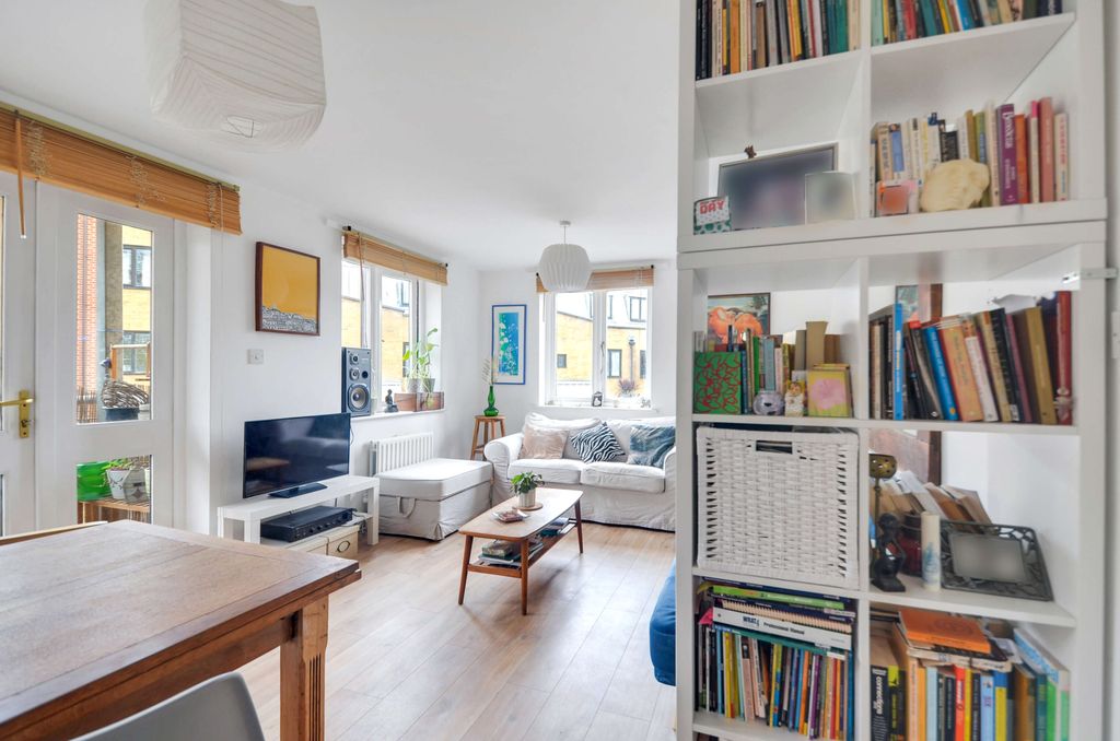 Property photo 3 of 13 Lounge (8).Jpg