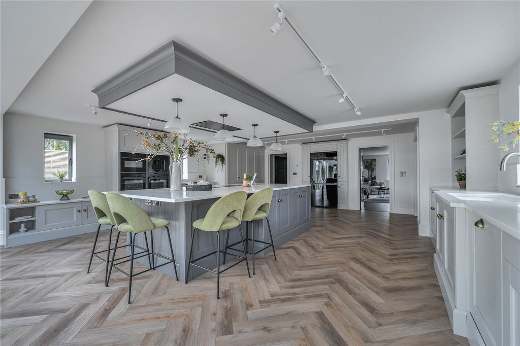 Property photo 2 of 28 With Bespoke Suite