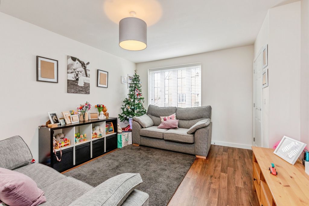 Property photo 2 of 21 Living Room