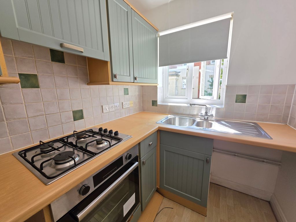Property photo 2 of 8 Kitchen