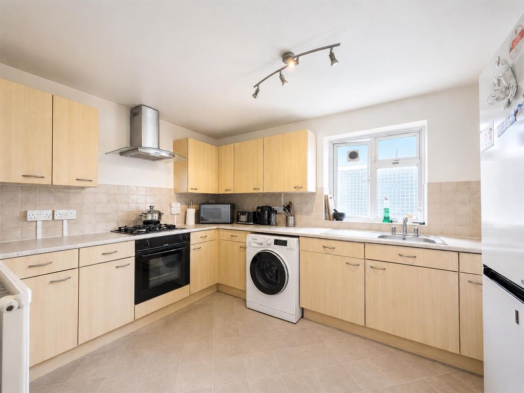 Property photo 2 of 9 Kitchen