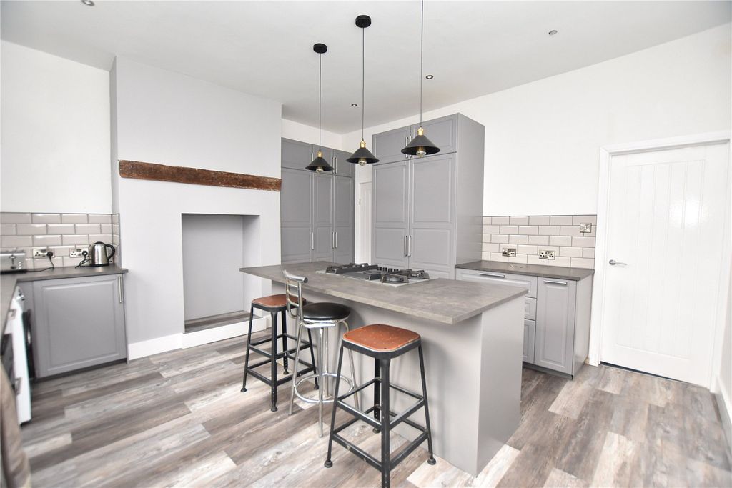 Property photo 3 of 16 Picture No. 34