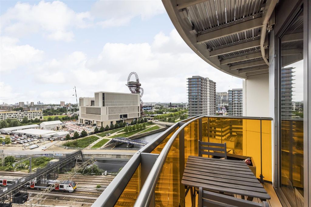 Property photo 3 of 18