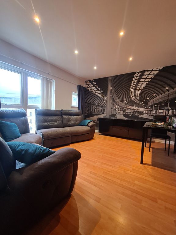 Property photo 1 of 6 Lounge