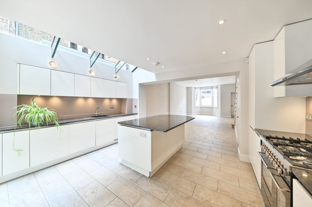 Property photo 3 of 16 Kitchen