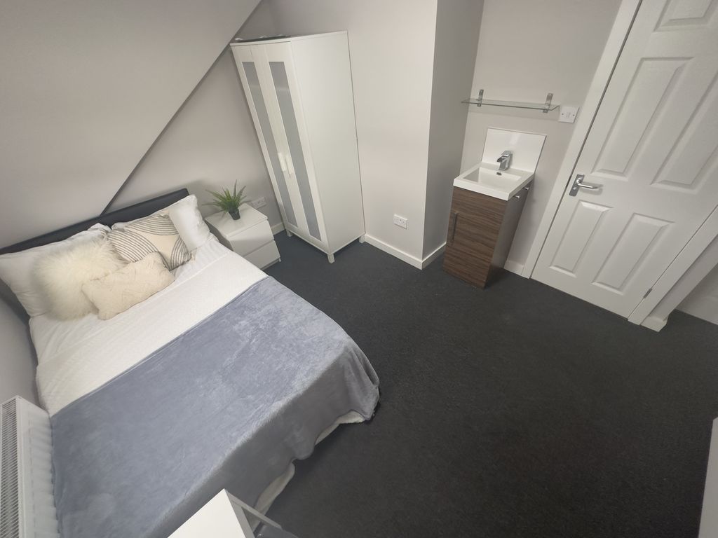 Property photo 3 of 13 4