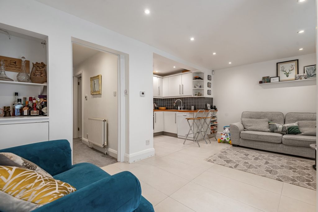 Property photo 1 of 7 781774 (1)