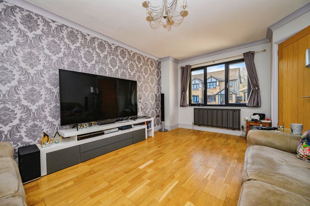 Property photo 3 of 18