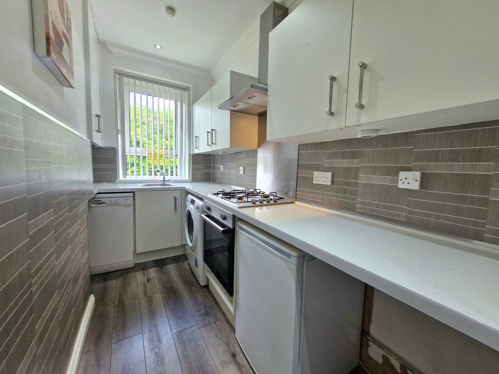 Property photo 3 of 10 Kitchen
