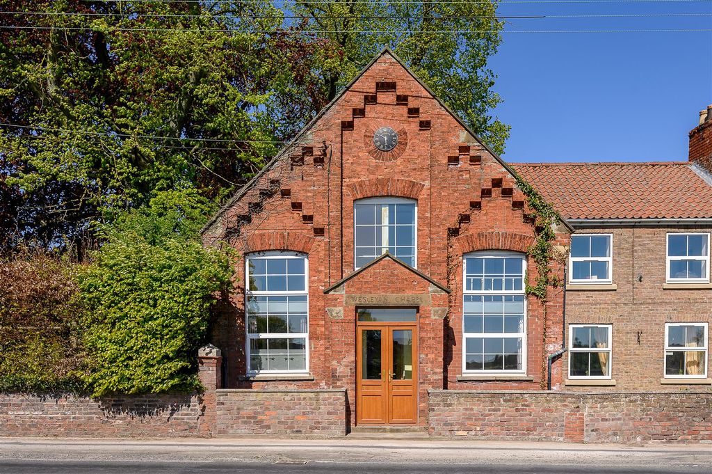 Property photo 2 of 40 Wesleyan Chapel