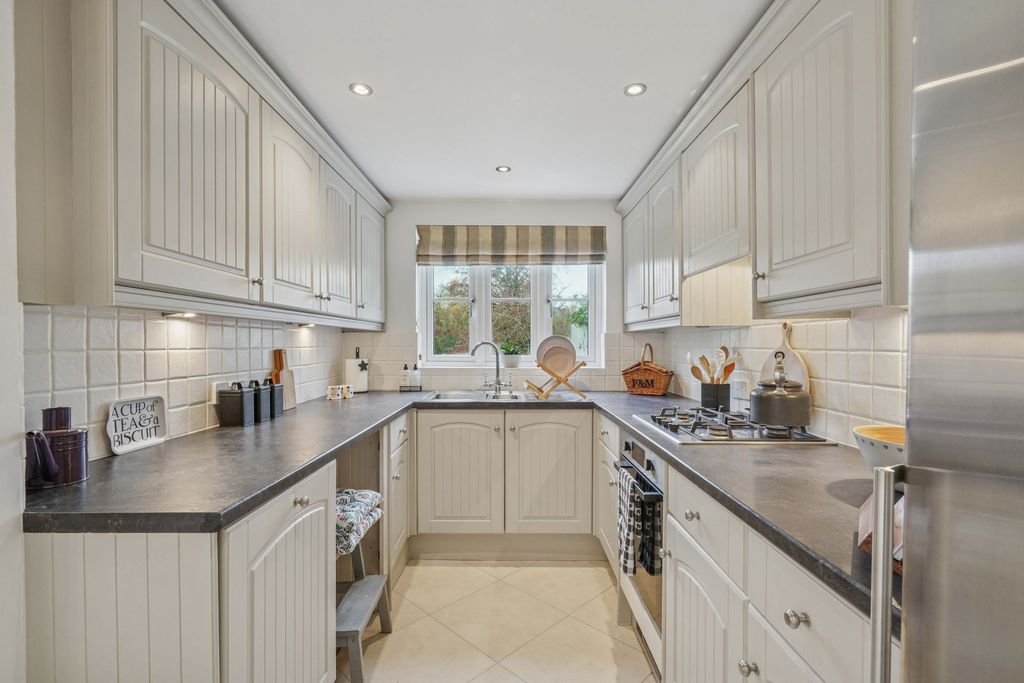 Property photo 3 of 16 Kitchen