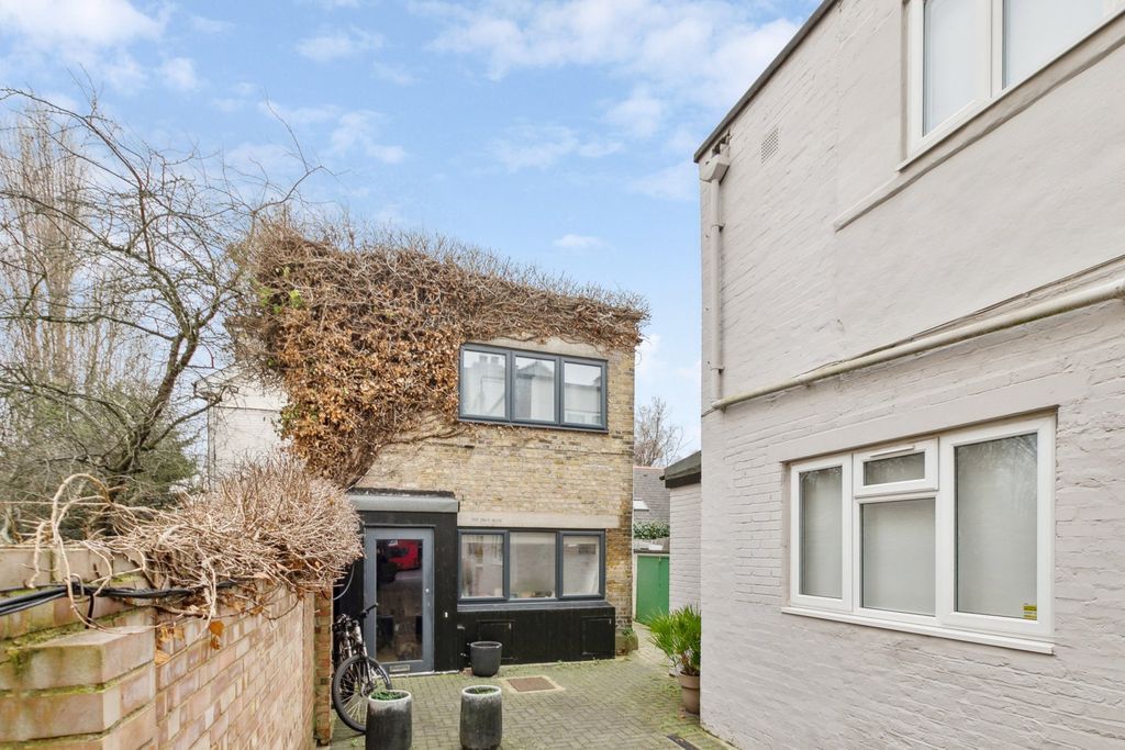 Property photo 1 of 7