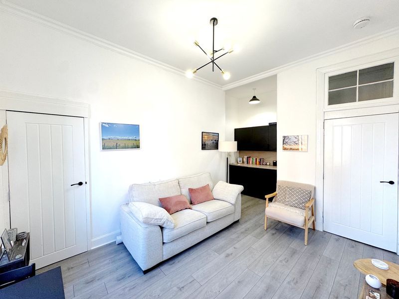 Property photo 2 of 8 Photo 4