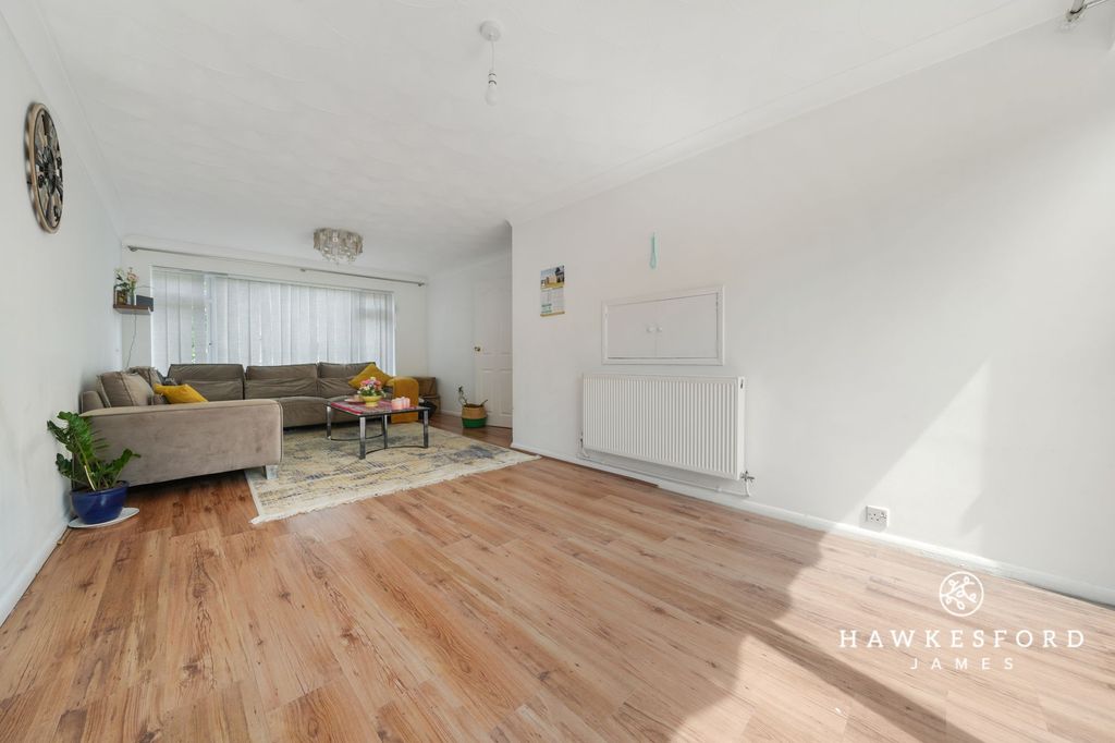 Property photo 3 of 12 Lydbrook Close, Sittingbourne - Lounge/Diner