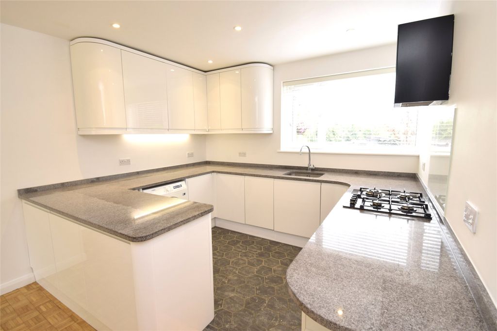 Property photo 2 of 8 Kitchen