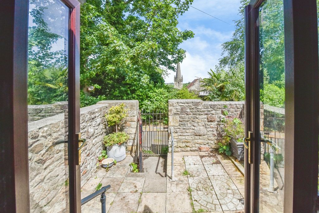 Property photo 3 of 10