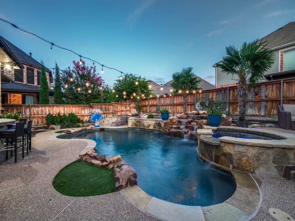 Property photo 1 of 31