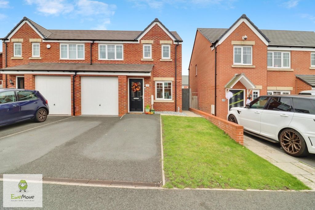 Property photo 1 of 14 Front - Ewemove Cannock