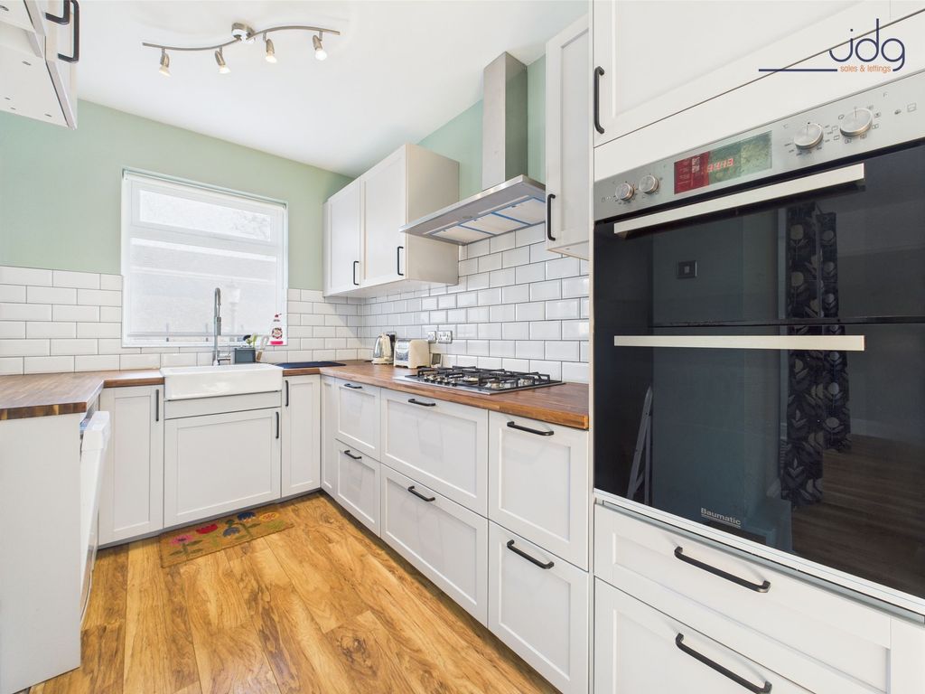 Property photo 3 of 23 Kitchen