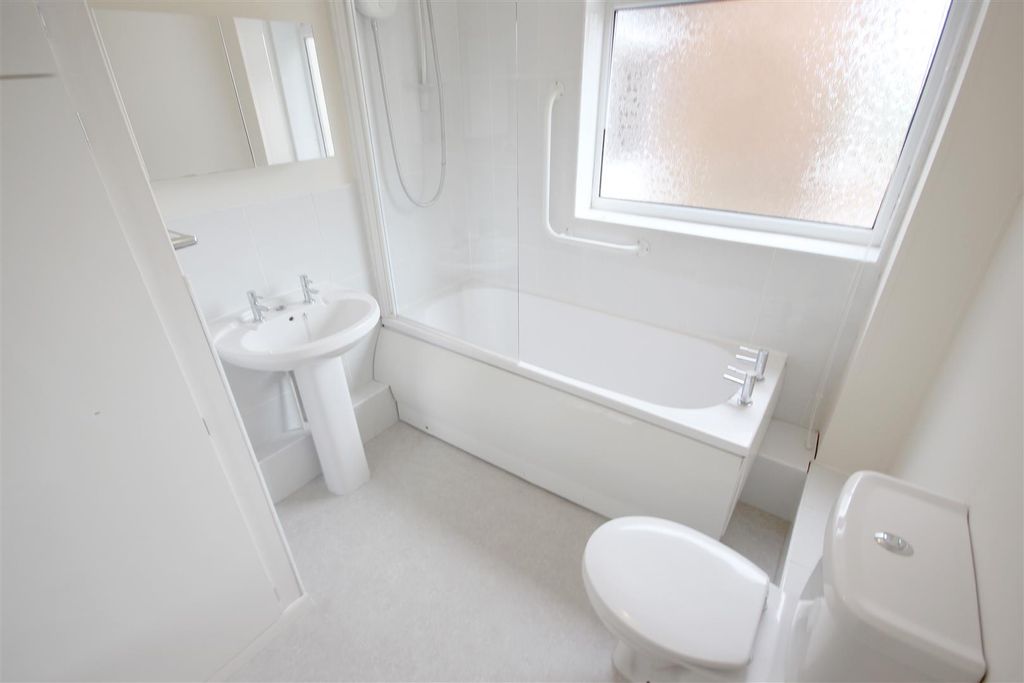 Property photo 2 of 6 Bathroom