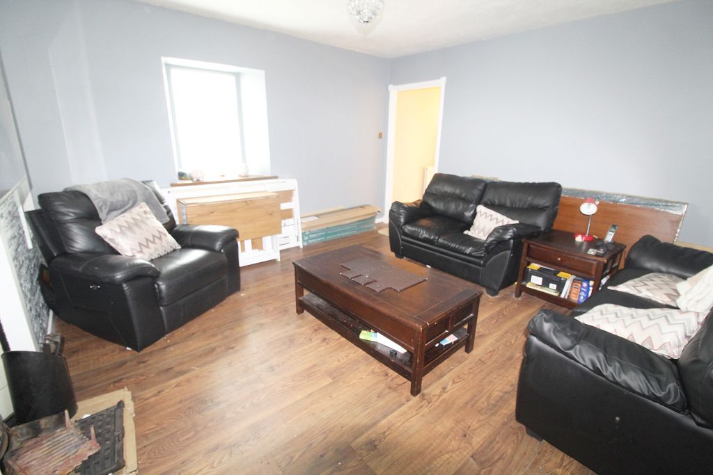 Property photo 2 of 13 Lounge