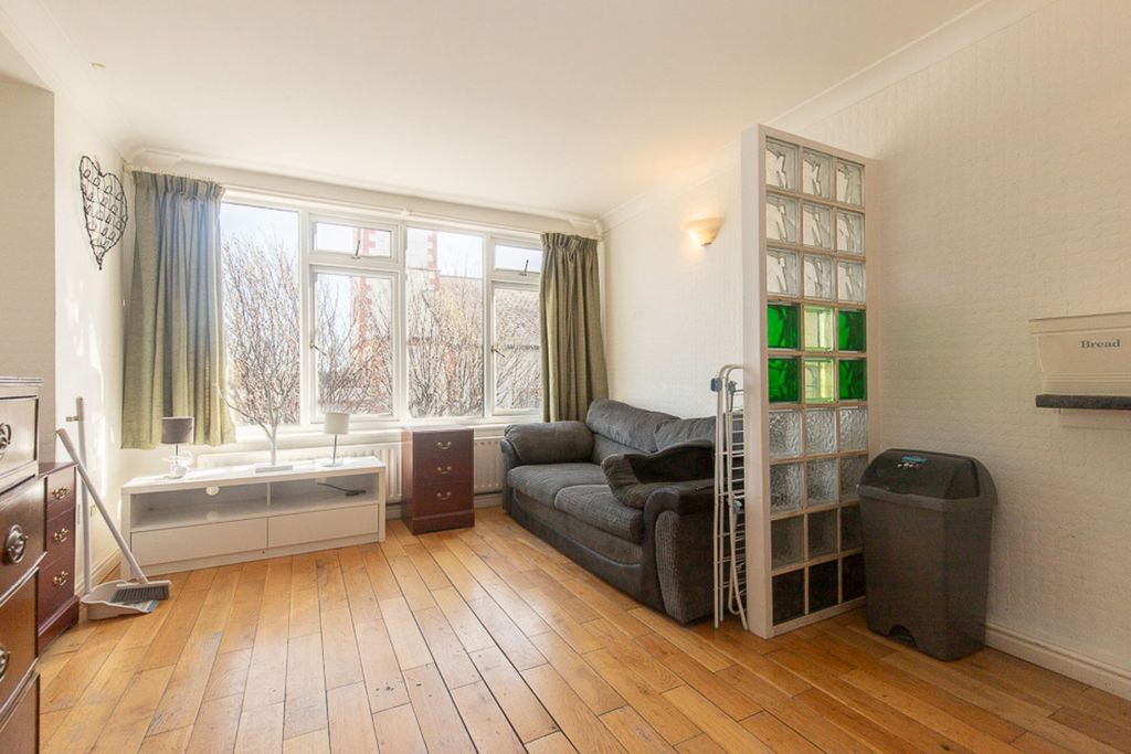 Property photo 3 of 12