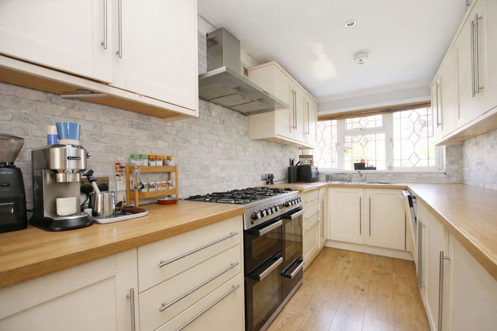 Property photo 3 of 15 Kitchen