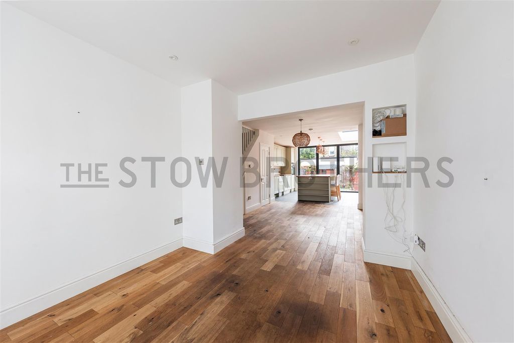 Property photo 2 of 33
