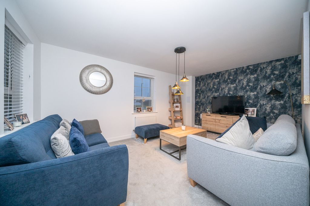 Property photo 2 of 21 52-Armstrongs-Fields-02203