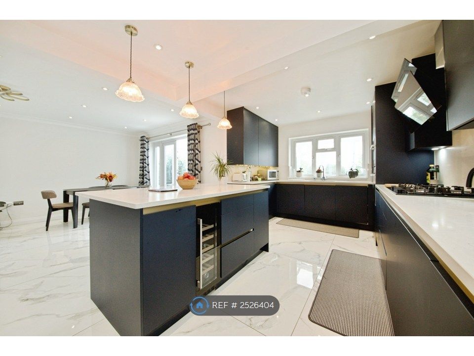 Property photo 3 of 20 Kitchen