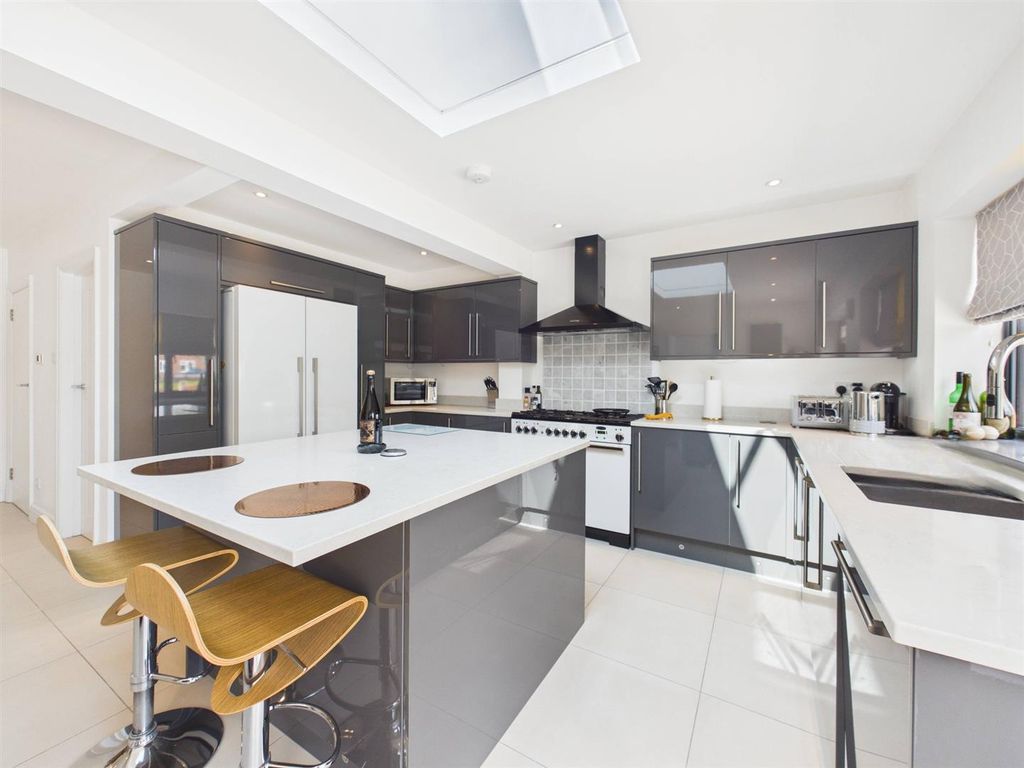 Property photo 3 of 22 Cam05080G0-Pr0348-Still018.Jpg