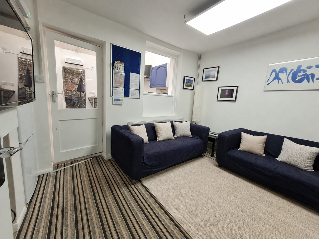 Property photo 2 of 11 Lounge