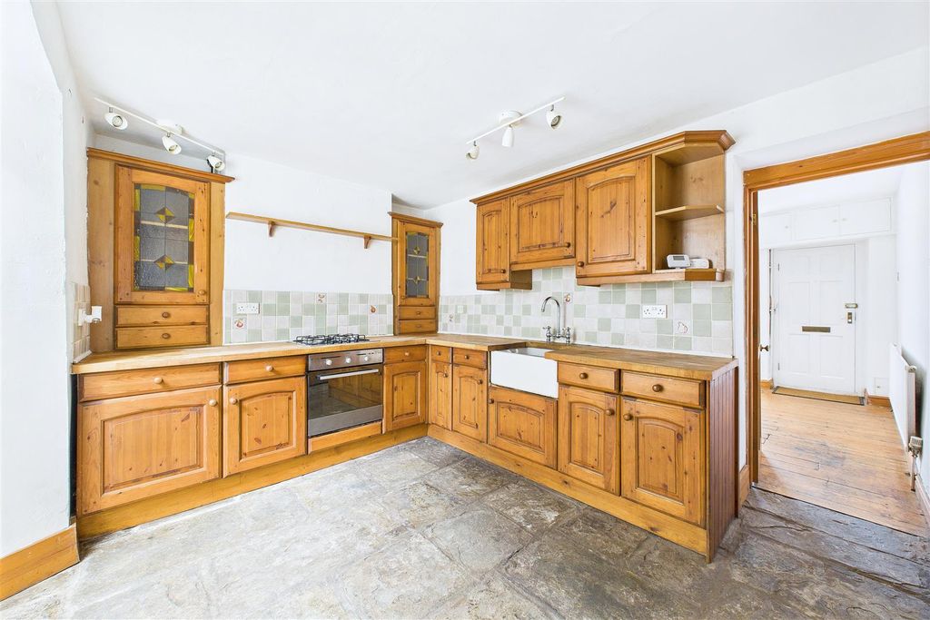 Property photo 3 of 9