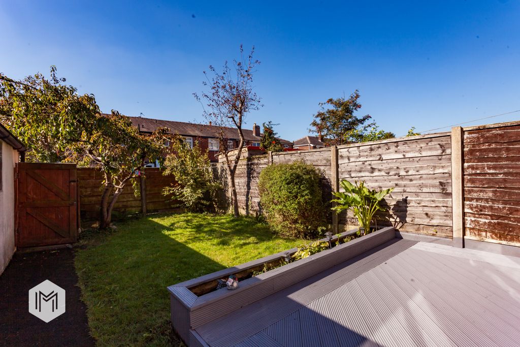 Property photo 2 of 19 Picture No. 16