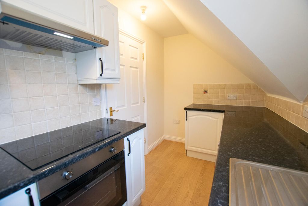 Property photo 3 of 10 Kitchen