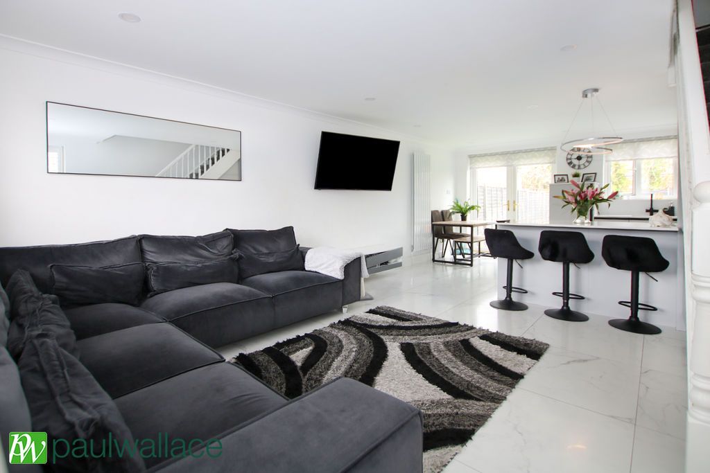 Property photo 2 of 13 Lounge