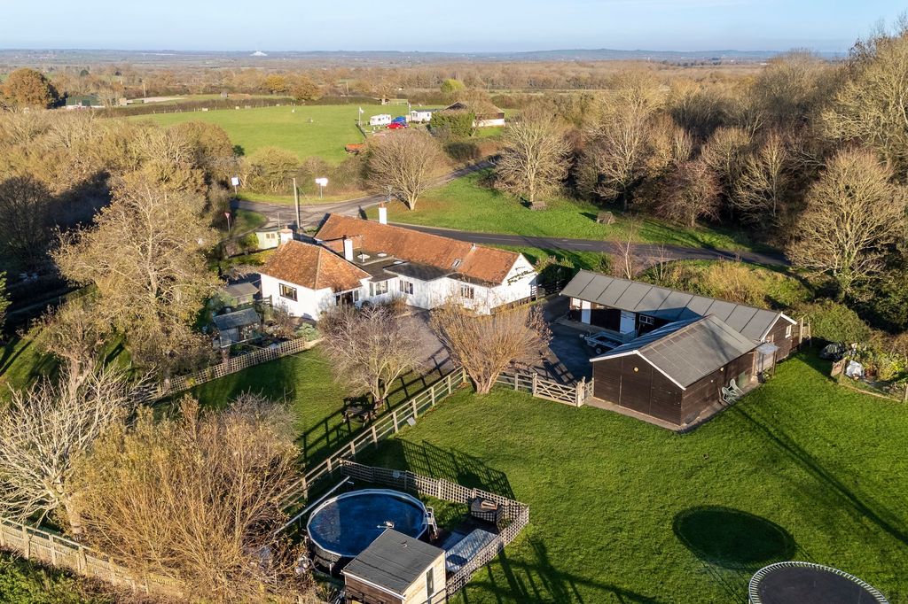 Property photo 2 of 20