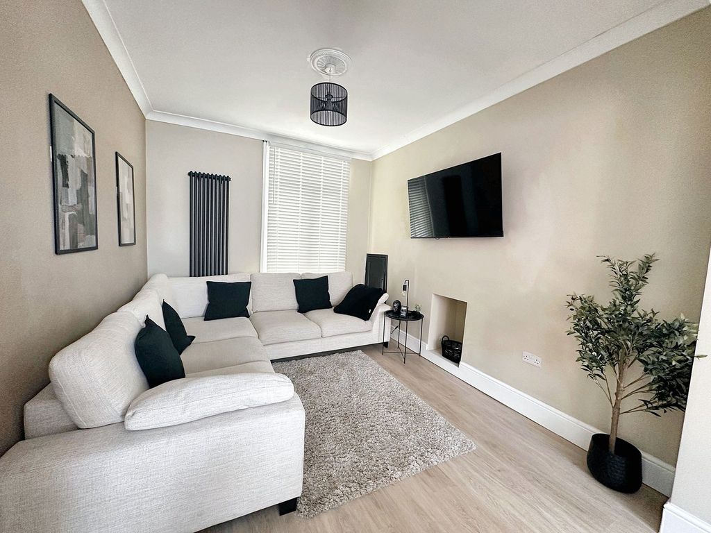 Property photo 3 of 43