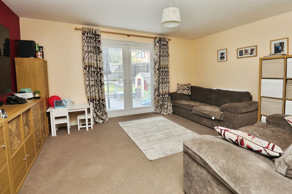 Property photo 3 of 19 4