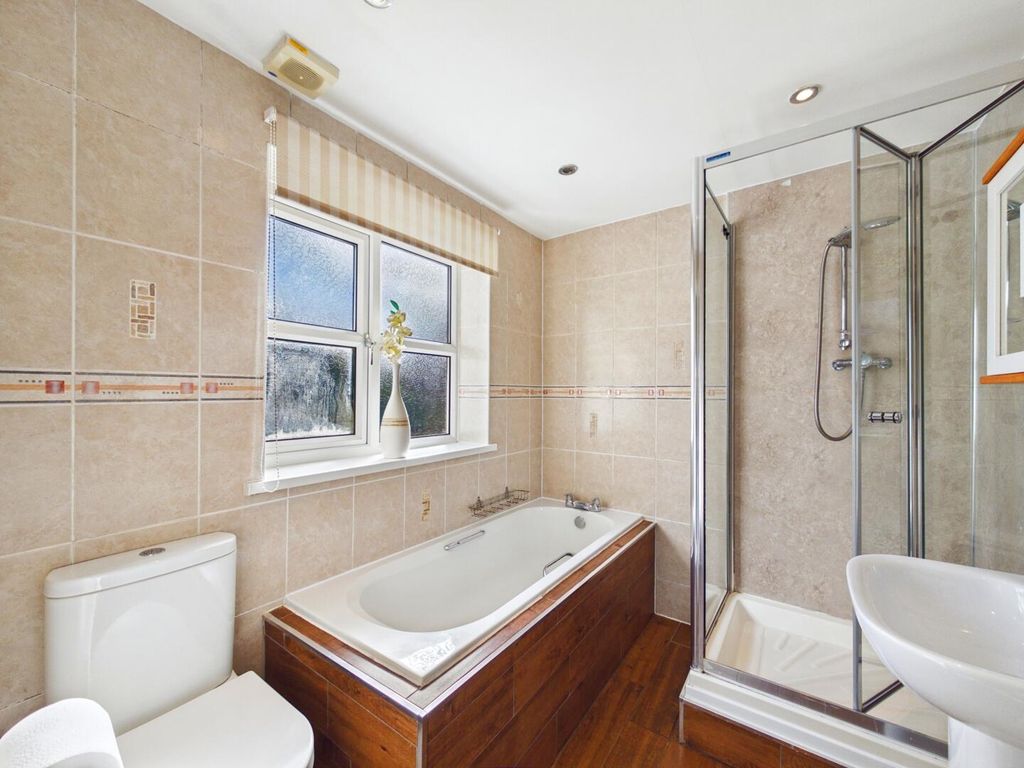 Property photo 3 of 16 Bathroom