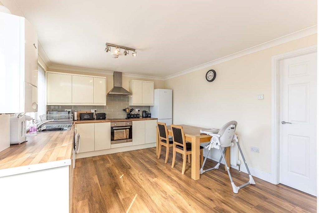 Property photo 3 of 8 Kitchen / Dining Roo