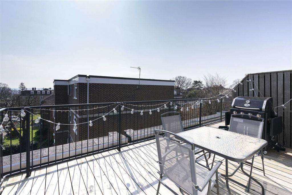 Property photo 2 of 16 Roof Terrace