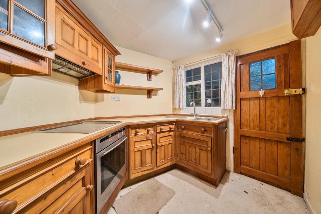 Property photo 3 of 20 Kitchen